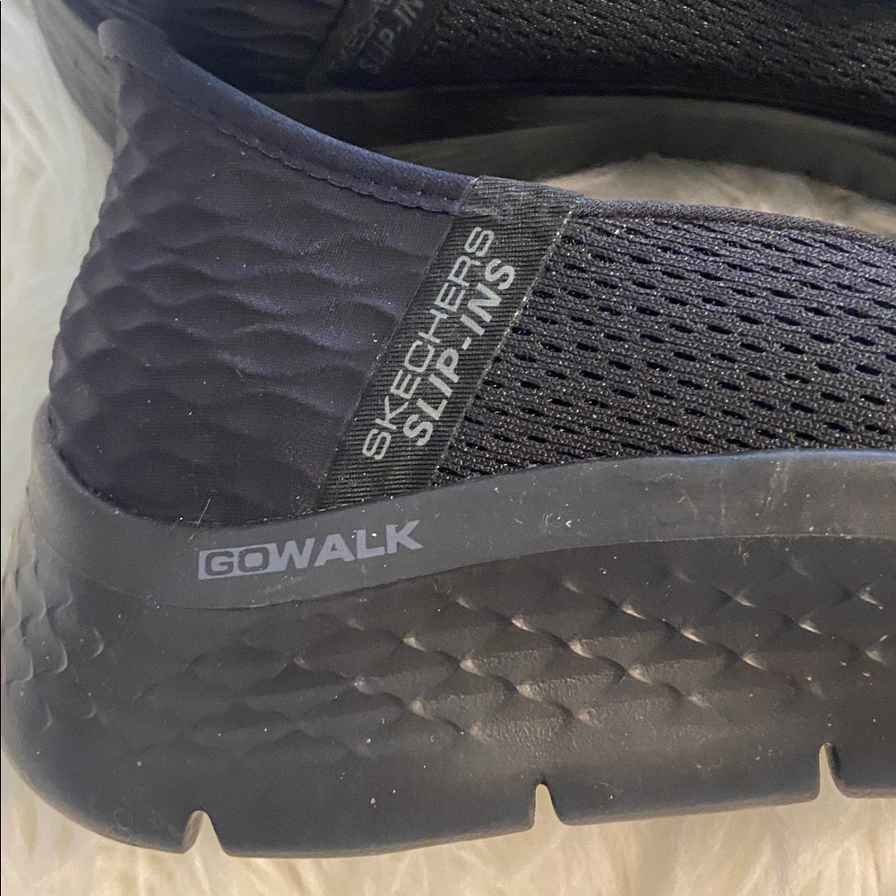 Skechers Women’s Black Slip-On Sneakers size 8.5 BNWOT - Picture 2 of 12